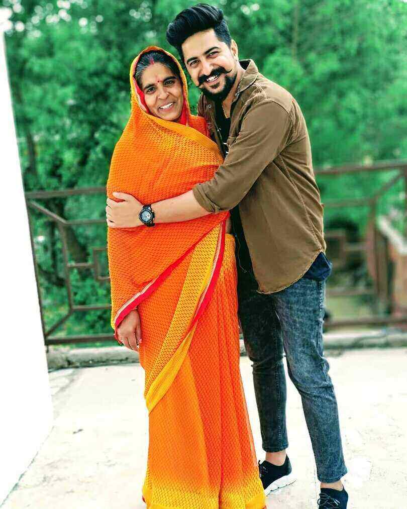 Kuldeep Kaushik Mother